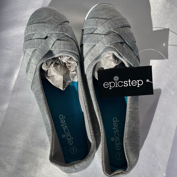 🔥4/$25 Epic Step Gray Slip On Comfy Casual Flats Woman’s Size 7 - Picture 1 of 7